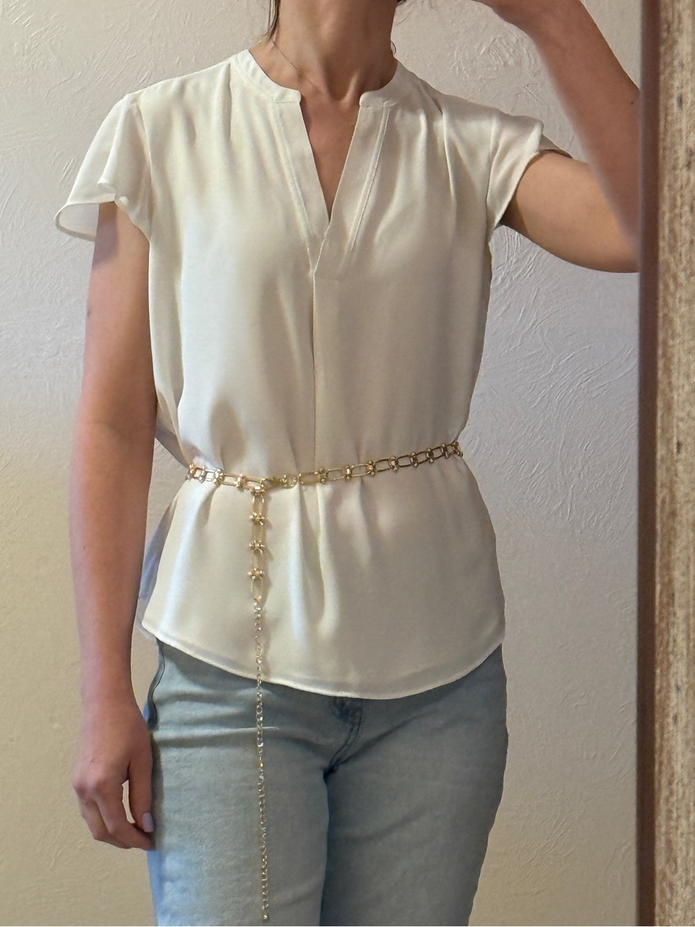 CK Women’s Beautiful Calvin Klein white V-Neck Blouse w/short sleeves Size S